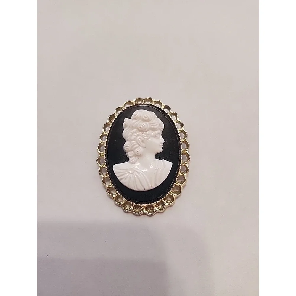 vintage‎ Black And White brooch pin pendant